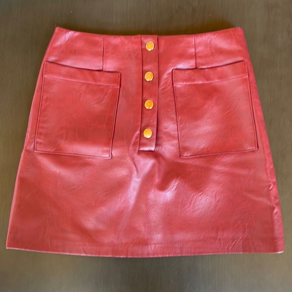 Adorable faux leather skirt from Forever 21.   CUTE!